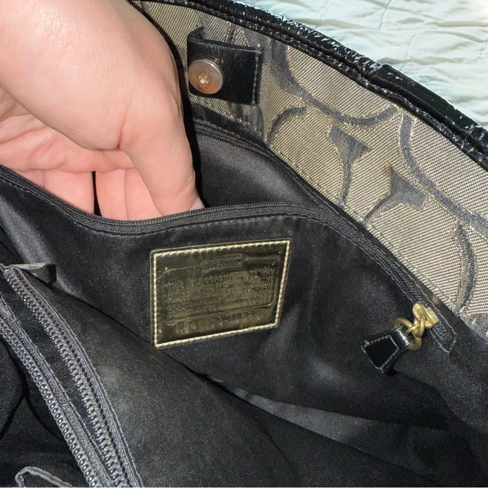 Coach Vintage Black and Grey Signature C Gold Chain and Snap Tote Shoulder Bag - Picture 8 of 15